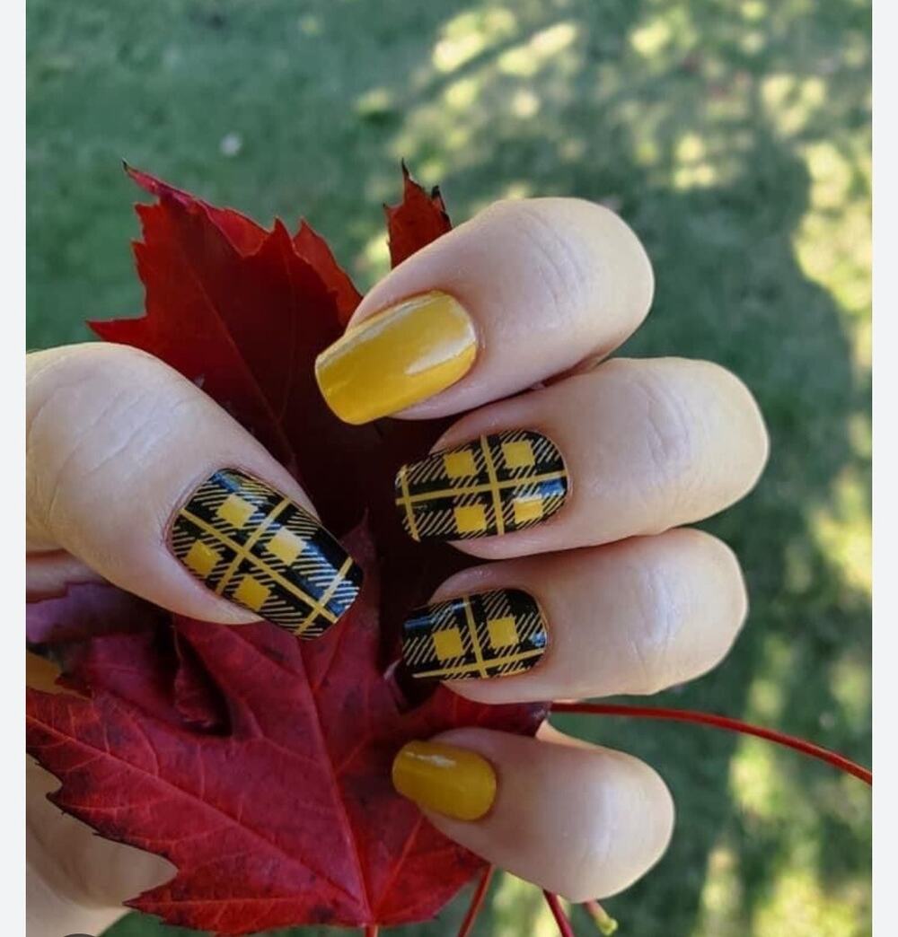 Color Street Nail Strip Breaking Plaid Classic Plaid Design Cozy Vibes